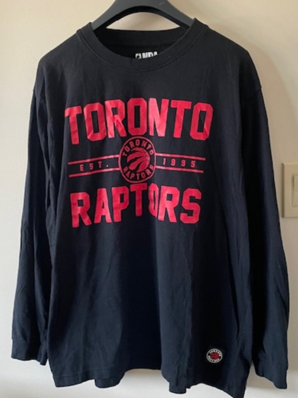 Raptors  NBA  logo –Black/Red Long Sleeved T-Shirt  - Women Sz XL